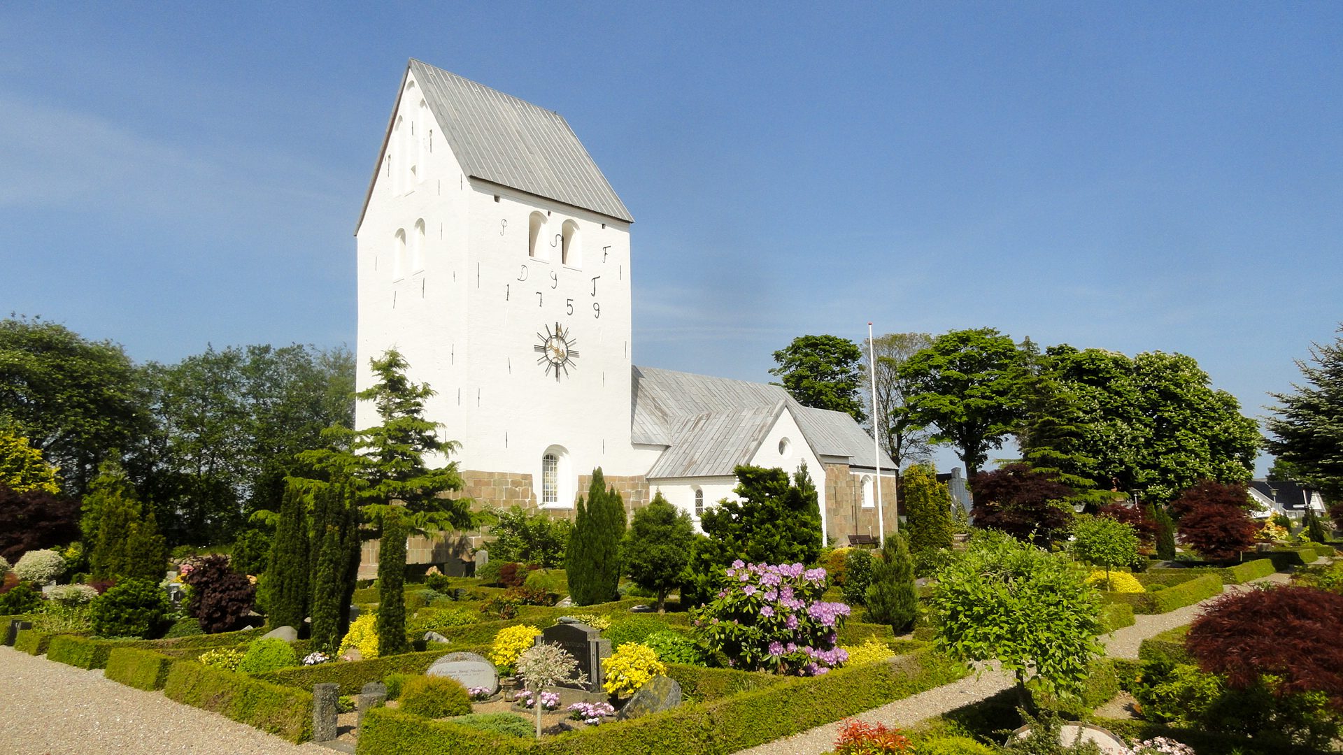 De tocht naar het Hoge Noorden - Hellevadkerk in Klokkerholm